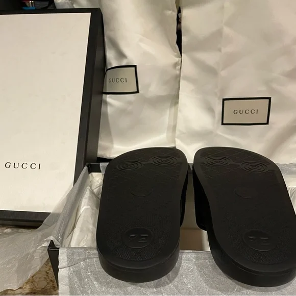 Authentic Gucci velvet slides with bee/star embroidered emblem - Picture 4 of 9